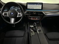 tweedehands BMW 530 5-serie Touring e M-Sport | Laser Led | Trekhaak af Fabriek | Camera | Adaptive Cruise | Head-up Display | Carplay |