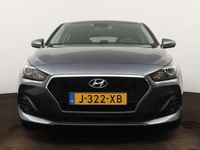 tweedehands Hyundai i30 Fastback 1.0 T-GDI Comfort | Navigatie | Camera | 17" Lm-wielen | Parkeersensoren |