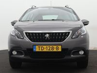 tweedehands Peugeot 2008 SUV Active 110pk Automaat | Navigatie | Airco | Parkeersensoren | Cruise Control | Apple Carplay / Android Auto | Bluetooth | DAB+ radio | Lage kilometerstand | Elektrisch inklapbare spiegels | Armsteun |