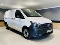 tweedehands Mercedes Vito 116 CDI Lang Automaat // Achteruitrijcamera // Achterdeuren 270 graden // Grootbeeld navigatie // Comfort Stoel // Tweezits bijrijders bank // Cruise Control // Houten laadvloer // Parkeerpakket // Stoelverwarming bestuurder