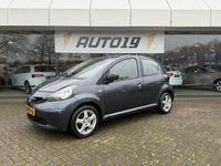 Occasion Toyota Aygo 68 PK (50 kW) 2006 Grijs (metallic) Hatchback