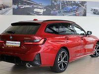 Occasion BMW 330e Comfort Edition 292 PK (214 kW) 2025 Rood Stationwagen