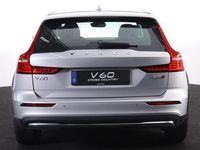 tweedehands Volvo V60 CC B5 AWD Plus - Adaptive Cruise Control - Pilot Assist - Elektr. bedienbare voorstoelen met geheugen - Leder - Verwarmbare voorstoelen, achterbank & stuur - 19 inch velgen - Parkeersensoren voor & achter - Camera achter - Apple®CarPl