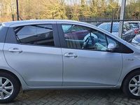 Occasion Toyota Yaris Hybrid 75 PK (55 kW) 2014 Grijs (metallic) Hatchback