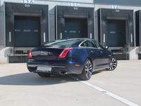 Occasion Jaguar XJ 301 PK (221 kW) 2021 Blauw Sedan
