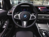 tweedehands BMW 320e 3-SERIEHigh Executive M Sport Automaat / Schuif-kanteldak / Sportstoelen / Adaptieve LED / Driving Assistant Professional / Harman Kardon / Live Cockpit Professional