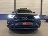 tweedehands Audi Q5 55 TFSI e quattro Competition 367PK CARBON/PANO/B&O/LUCHTVERING/HEAD-UP/21"/MASSAGE/STANDKACHEL/CARBON INLEG/ELECTR.TREKHAAK/VIRTUAL/ACC/DAB/MATRIX/S-LINE SPORTPAKKET