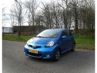 Occasion Toyota Aygo 68 PK (50 kW) 2011 Blauw (metallic) Hatchback