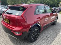 tweedehands Kia e-Niro DynamicPlusLine 64.8kWh / ENKEL BESCH. VOOR PROEFRITTEN Navigatie, Camera, parkeersensoren voor en achter!