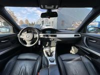 tweedehands BMW 330 3-SERIE Touring i E91 High Executive Airco Clima Navi PDC Dealer Onderhouden APK 09-24