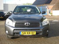 tweedehands Toyota RAV4 2.0 VVTi Linea Sol mooie Youngtimer met stoer reservewiel achterop!