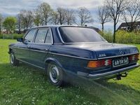 tweedehands Mercedes 200 W1231977 Blauw | Trekhaak | LPG | APK 9-4-2025