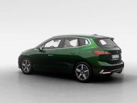 Nieuw BMW 218 Luxury Line 136 PK (100 kW) 2025 Sanremo grun metallic (groen metallic) Stationwagen