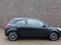 tweedehands Opel Corsa 1.4-16V Enjoy met AIRCO, cruise controll, 3 deurs, zwart metallic