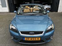 tweedehands Ford Focus Cabriolet CC Coupé- 2.0-16V Titanium