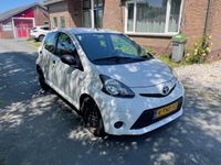 tweedehands Toyota Aygo 1.0 VVT-i Now AIRCO ELEC RAMEN DEALER OH APK NAP