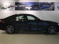 tweedehands BMW 318 3 Serie Sedan i LCI / M-Sportpakket / 19 inch L