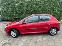 tweedehands Peugeot 206 AUTOMAAT MET PANO DAK, AIRCO & JAAR APK!