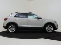 tweedehands VW T-Roc 1.0 TSI Life | Parkeerassistent | Airco | CarPlay | Adaptieve Cruise control | Elektrisch inklapbare buitenspiegels | Getint glas |