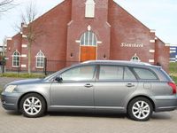 Occasion Toyota Avensis 129 PK (94 kW) 2004 Grijs Stationwagen
