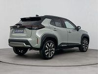 Nieuw Toyota Yaris Executive 131 PK (96 kW) 2026 Urban khaki / zwart dak (licht groen) Hatchback