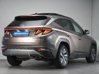 tweedehands Hyundai Tucson 1.6 T-GDI HEV Comfort | Panoramadak | Noodremassistent | Highway Driving Assist | Stuurwiel- en Voor- en achterstoelen verwarmd | Achteruitrijcamera | Parkeersensoren | Apple CarPlay/ Android Auto | Draadloze tele