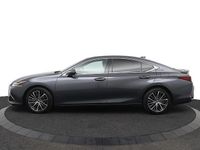 Occasion Lexus ES300H Business Edition 218 PK (160 kW) 2023 Grijs (metallic) Sedan