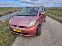 Occasion Daihatsu Sirion 69 PK (50 kW) 2005 Rood Hatchback