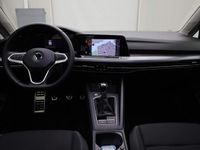 tweedehands VW Golf VIII 1.5TSI/130PK Active · Panoramadak · Parkeersensoren · Stoelverwarming