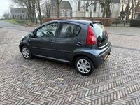 Occasion Peugeot 107 68 PK (50 kW) 2011 Grijs (metallic) Hatchback