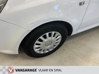 tweedehands Opel Corsa 1.2-16V Cosmo Airco,stoel en stuur verwarming.