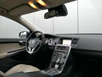 tweedehands Volvo V60 T4 AUT Momentum Leer / Navi / Bluetooth / Parkeers