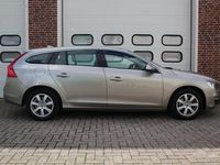 tweedehands Volvo V60 2.0 D4 Momentum * Automaat / Navigatie / Trekhaak