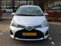 Occasion Toyota Yaris Hybrid 101 PK (74 kW) 2015 Zilver (metallic) Hatchback