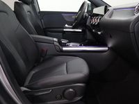 tweedehands Mercedes EQA250 Luxury Line 67 kWh | Panoramadak | Sfeerverlichtin