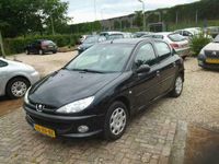 tweedehands Peugeot 206 1.4 Forever Zeerlux,s met trekhaak.