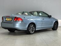 tweedehands Volvo C70 Convertible 2.4 Summum/ Distributieriem V.V 135.000km! /XENON! /LEDER! /Elek. stoelen + Memory! /Navi! /Climat /Cruise /Elek. pakket /Bluetooth /Isofix /Regensensor /Armsteun /17"LMV /PDC /Mistlampen.