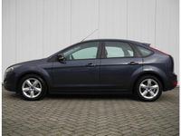 tweedehands Ford Focus 1.6 Comfort 100PK | NL Auto | Trekhaak | Voorruit Verwarming | Bluetooth Voorbereiding | Cruise Control | Airco | Armsteun | Lichtmetalen Velgen | Elektrische Ramen Voor