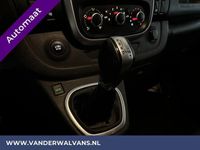 tweedehands Renault Trafic 2.0 dCi 146pk Automaat L1H1 Euro6 Airco | Navigatie | Camera | LED Parkeersensoren, Bijrijdersbank