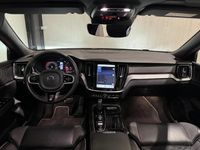 tweedehands Volvo V60 2.0 T8 AWD R-Design Aut. | panorama | trekhaak | leder |