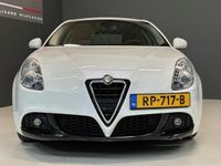 tweedehands Alfa Romeo Giulietta 1.4 Turbo 170pk Leder, Xenon, volledig Billstein onderstel Raggazon demper, cruise control, keurig onderhouden!