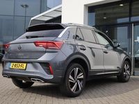 tweedehands VW T-Roc 1.5 TSI R-Line Ergo stoel leder alcantara achteruitrijcamera 18" LMV elektrische achterklep keyless entry en go park assist stoel en stuurwiel verwarming privacy glas LED Plus koplampen carplay navigatie draadloos