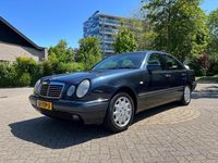 tweedehands Mercedes E230 Elegance AUTOMAAT AIRCO CRUISE TREKHAAK YOUNGTIMER