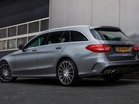 tweedehands Mercedes 180 C-KLASSE EstateAmbition 157 pk AMG-Pakket / NL-auto/ Pano-dak/ HUD/ Burmester/ Xenon-led/ Leder/ Sportstoelen/ Stoel.verw/ Park.sens/ 19 inch lmv