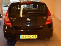 tweedehands Hyundai i30 2.0i Style Airco Cruisecont Pdc Navi Halfleer Mult