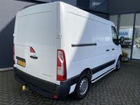 tweedehands Renault Master T35 2.3 dCi L1H2 Airco - Cruise control - Parks.A - Radio/CD/USB - Trekhaak - Zijschuifd.-R - Laadvloer - Tussenschot-V - Zijwand bet. - 2 zitpl. RV