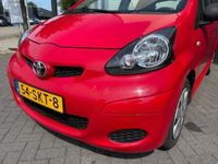 Occasion Toyota Aygo 68 PK (50 kW) 2011 Rood Hatchback