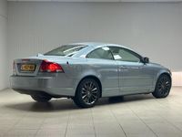 tweedehands Volvo C70 Convertible 2.4 Summum /XENON! /LEDER! /Elek. stoel + Memory! /Navi! /Climat /Cruise /Elek. pakket /Bluetooth /Isofix /Regensensor /Armsteun /17"LMV /PDC /Mistlampen.