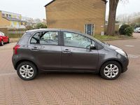 Occasion Toyota Yaris 87 PK (63 kW) 2008 Grijs Hatchback