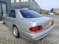 Occasion Mercedes E55 AMG AMG 354 PK (260 kW) 2001 Grijs (metallic) Sedan